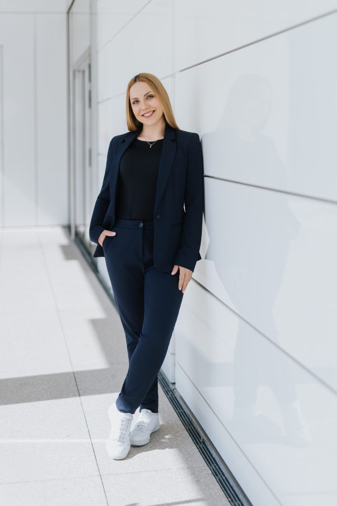Das Organigramm entscheidet über die KI-Adoption 2 Monika Redman, Management Consultant und Transformationsexpertin, spezialisiert auf KI-Enablement und Agile Transformation in der Automobilindustrie